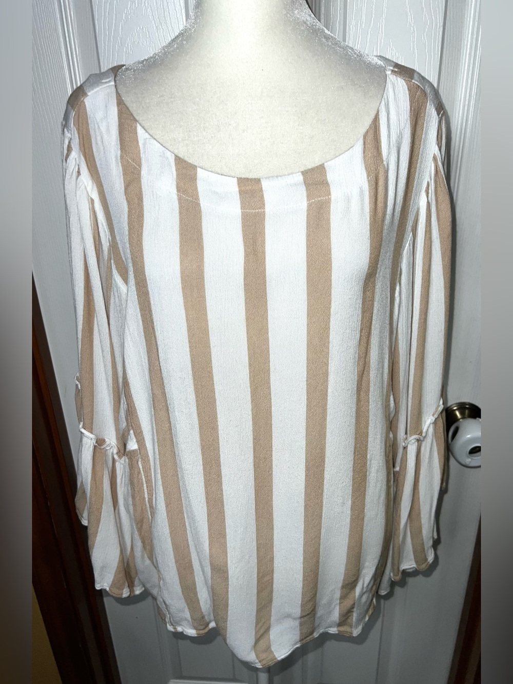 Maurices Blouse Top Boho Striped Beige/White  3/4 Sleeve Flowy Bell Sleeve L